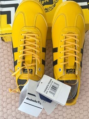 Men’s,Onitsuka Tiger by Asics Yellow and Black Leather Athletic Sneakers